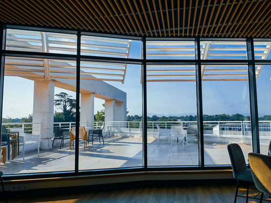 Vitrage dynamique de contrôle solaire | Morfeo  - produit présenté par GLASS PARTNERS SOLUTIONS