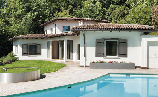  Volet battant aluminium avec motorisation solaire et bâti rénovation | Mistral battant solaire  - Volet battant métallique