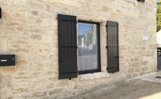  Volet battant en aluminium à lames verticales | Mistral Battant - Volet battant métallique