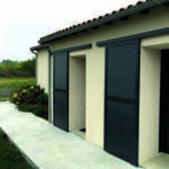  Volet coulissant bois solaire avec motorisation solaire | CALLIOPE  - Volets coulissants