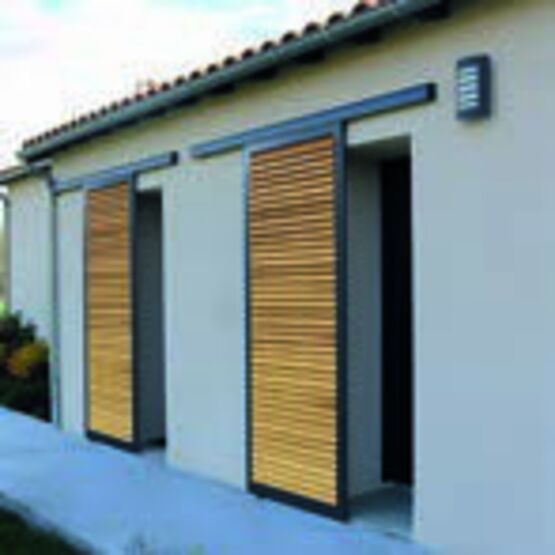 Volet coulissant solaire en alu &amp; bois avec motorisation solaire | ARTÉMIS  - produit présenté par SOTHOFERM