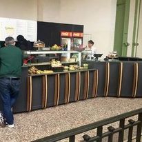 Bar en bois et verre | Monumenta