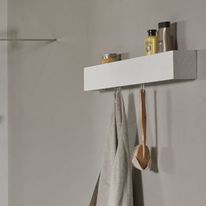 Etagère pour salle de bain avec cintres cachés | ETAGERE BOX