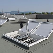 Exutoire de fumée à rupture de pont thermique et ouvrant sur vérins | Ecofeu Premium Alu 160 PN