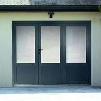 Porte de garage à ouverture battante