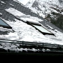 Arrêts-neige (passe-barres, fer plat, support rondin)