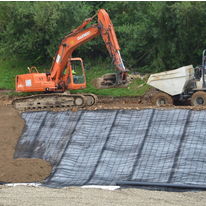 Accroche terre sur talus par géogrille et géoalvéolaire | MULTIMAT 