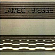 Signalétique sur mesure en gravure sur bois composite | Laméo-Biesse