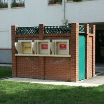 Trappe passe-paquets pour locaux à déchets ménagers avec tri sélectif | Eco-Trappe