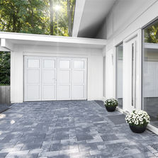 Porte de garage battante à rupture de pont thermique en alu et PVC | SYMBIOZ’A