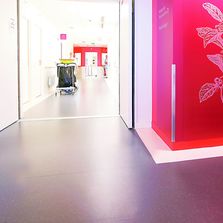 Sol en PVC associé à une colle contre les remontées d’humidité | Taralay Premium Drytex