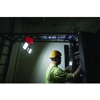 Eclairage de zone portatif multidirectionnel à 3 têtes pivotantes | M18 MDTL