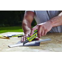 Cutter polyvalent à lame sécurisée et rétractable en carbone | RSK18