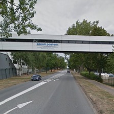 Passerelle piétonne métallique en acier pour bâtiments séparés | PASSERELLE METALLIQUE