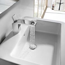 Robinetterie aux lignes carrées à effet pluie | Open