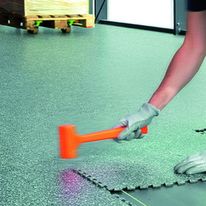 Dalle vinyle amovible résistant au trafic intense | GTI Max 2017