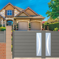 Portail battant ou coulissant avec hublot en aluminium brossé | Portail alu design MIROMESNIL