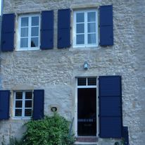 Volets battants persiennés PVC en blanc ou en couleurs | Alizé Couleur