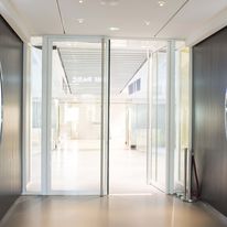 Porte intérieure ou extérieure à battement sur pivot | Porte battement pivot