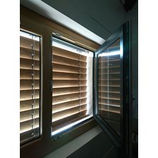 Brise-soleil orientable à lames en pin et chaînes et clips en Inox | Jalousie Lyonnaise