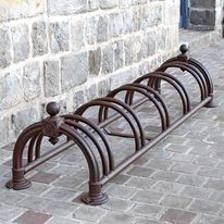 Range 5 vélos Versailles simple niveau aspect rouille