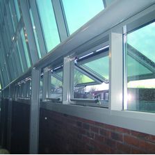 Ouvrant de façade en aluminium pour ventilation et désenfumage | Kameleon 5