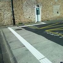 Bandes de guidage au sol en résine pour déficients visuels | AXIGUIDE