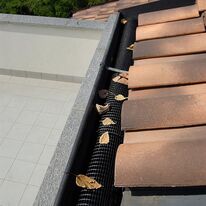 Filet tubulaire modulaire anti feuilles pour gouttières | MEGADIS