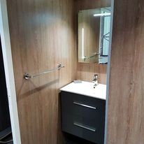 Module salle de bains sur mesure prêt à poser avec habillage intérieur et extérieur | Ecoflex