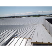 Panneau sandwich avec isolant polyuréthane pour couverture et façade | Gamme Alutech