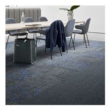 Dalle de moquette velours sur sous-couche à empreinte carbone négative | NY+LON Streets