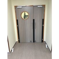 Bloc-porte coupe-feu EI 30 et Ei 60 va et vient bourrelets antipince-doigts maternelle  | CROUZILLES PROTECMA