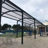 Couvertures passage piétons en aluminium extrudé | ABRIS ARCHETYPE