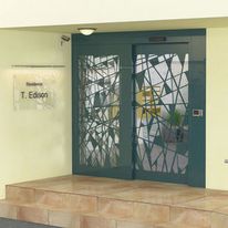 Porte coulissante motorisée pour hall d'entrée | Portech