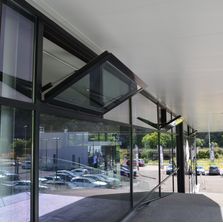 Châssis de façade pour désenfumage naturel à commande pneumatique | Ecovision