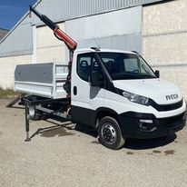 Véhicule utilitaire équipé d'une benne et d'une grue | PALFINGER PC1500 + BENNE sur IVECO Daily
