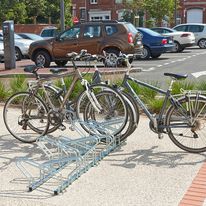 Range 10 vélos au sol face à face 