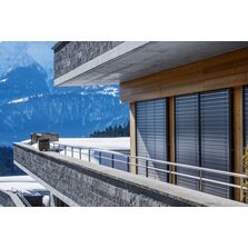 Brise-soleil orientable métallique à lamelles reliées | MV 90 