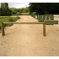 Barrière en bois levante 