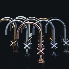 Mélangeur de lavabo monotrou finition or 18 carat et cuivre | Tara Cyprum