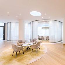 Coulissant bombé/cintré à rail invisible Brevet Mondial ou rail apparent/affleurant | Gamme TH+