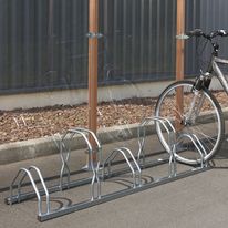 Râtelier 5 vélos sur 2 niveaux - Modèle au sol