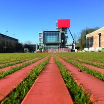 Revêtement de sol autodrainant en lames de terre cuite engazonnées | Diabolo