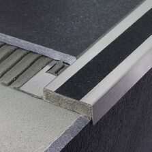 Profilé pour escaliers | CERFIX PROSTEP SIX en acier inoxydable avec bandes antidérapantes