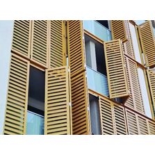 Volets pliants coulissants de grande hauteur pour façade exposée au vent  | Australe