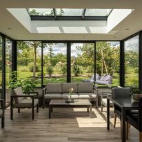 Véranda aluminium brevetée à ossature bois et toiture plate pour extension d'habitat | Espace²Vie
