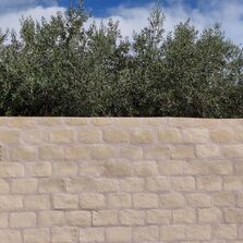 Parement en béton façon pierre pour placage mural