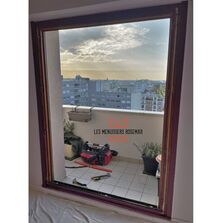 Porte-fenêtre bois lasuré | Menuiserie extérieure performante pour rénovation