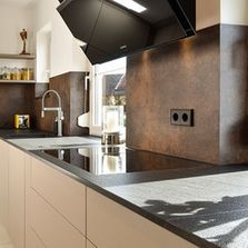 Panneau décoratif stratifié fin pour plans de travail de cuisine | APTICO