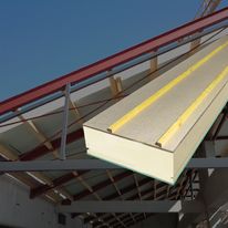 Panneau sandwich isolant polyuréthane à parement intégré pour combles | Beosand P.I.R